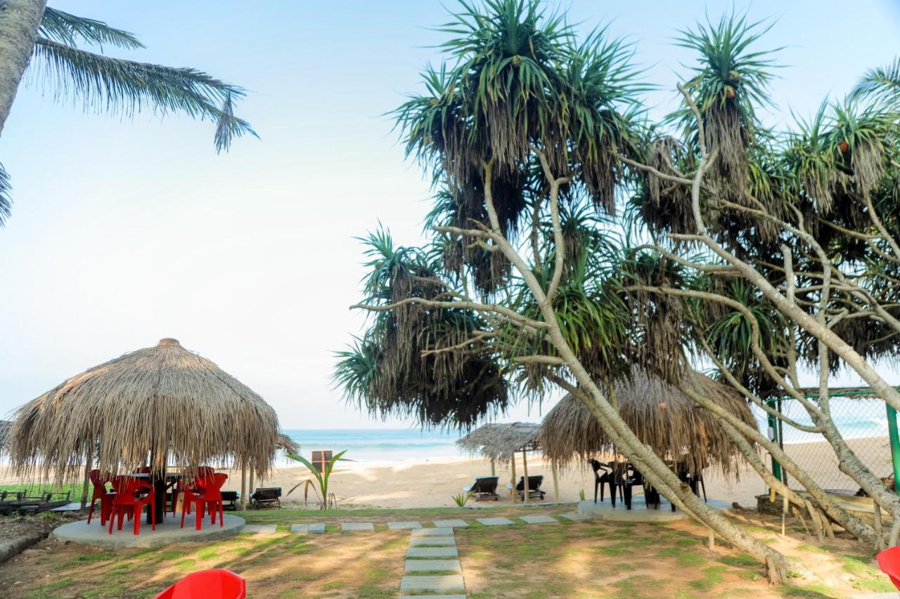 Sea Trails Bentota Hotel Exterior photo
