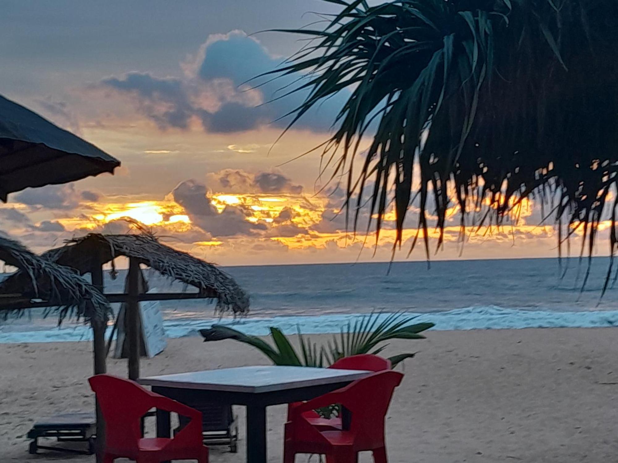 Sea Trails Bentota Hotel Exterior photo