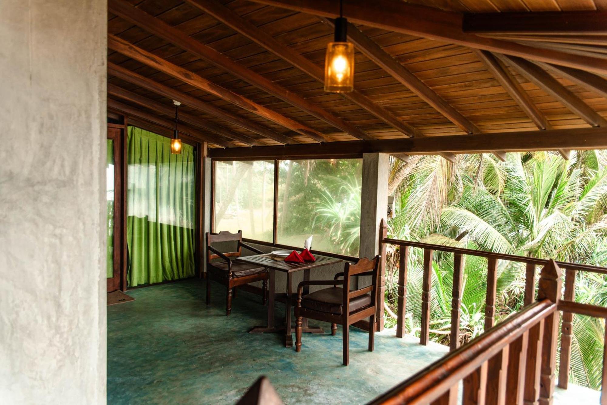 Sea Trails Bentota Hotel Exterior photo