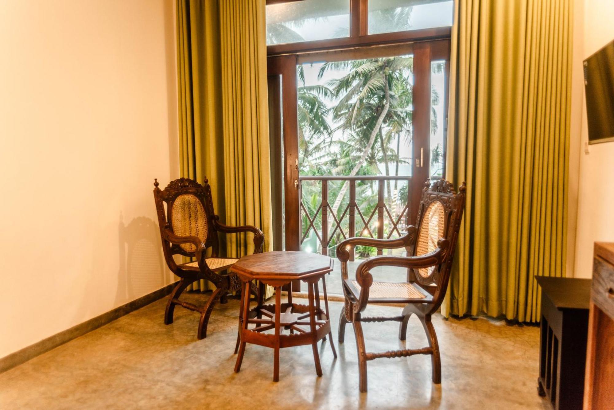 Sea Trails Bentota Hotel Exterior photo