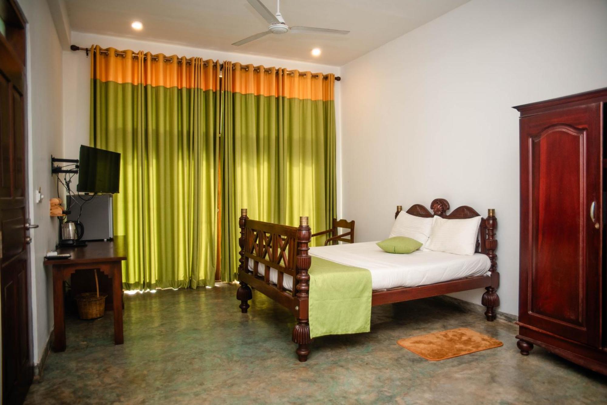 Sea Trails Bentota Hotel Exterior photo