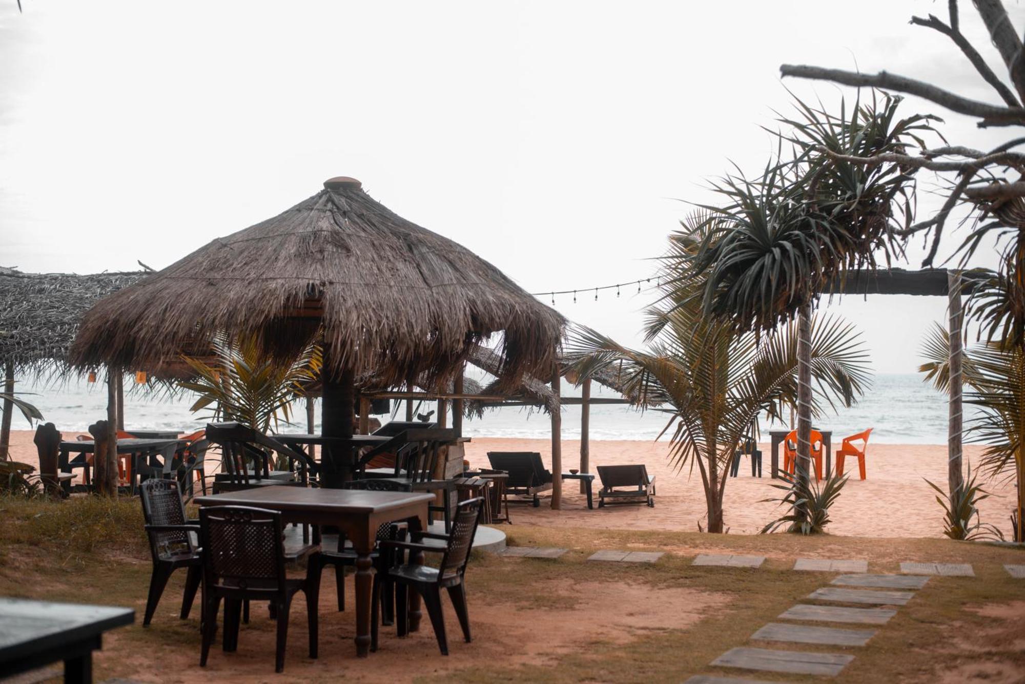 Sea Trails Bentota Hotel Exterior photo