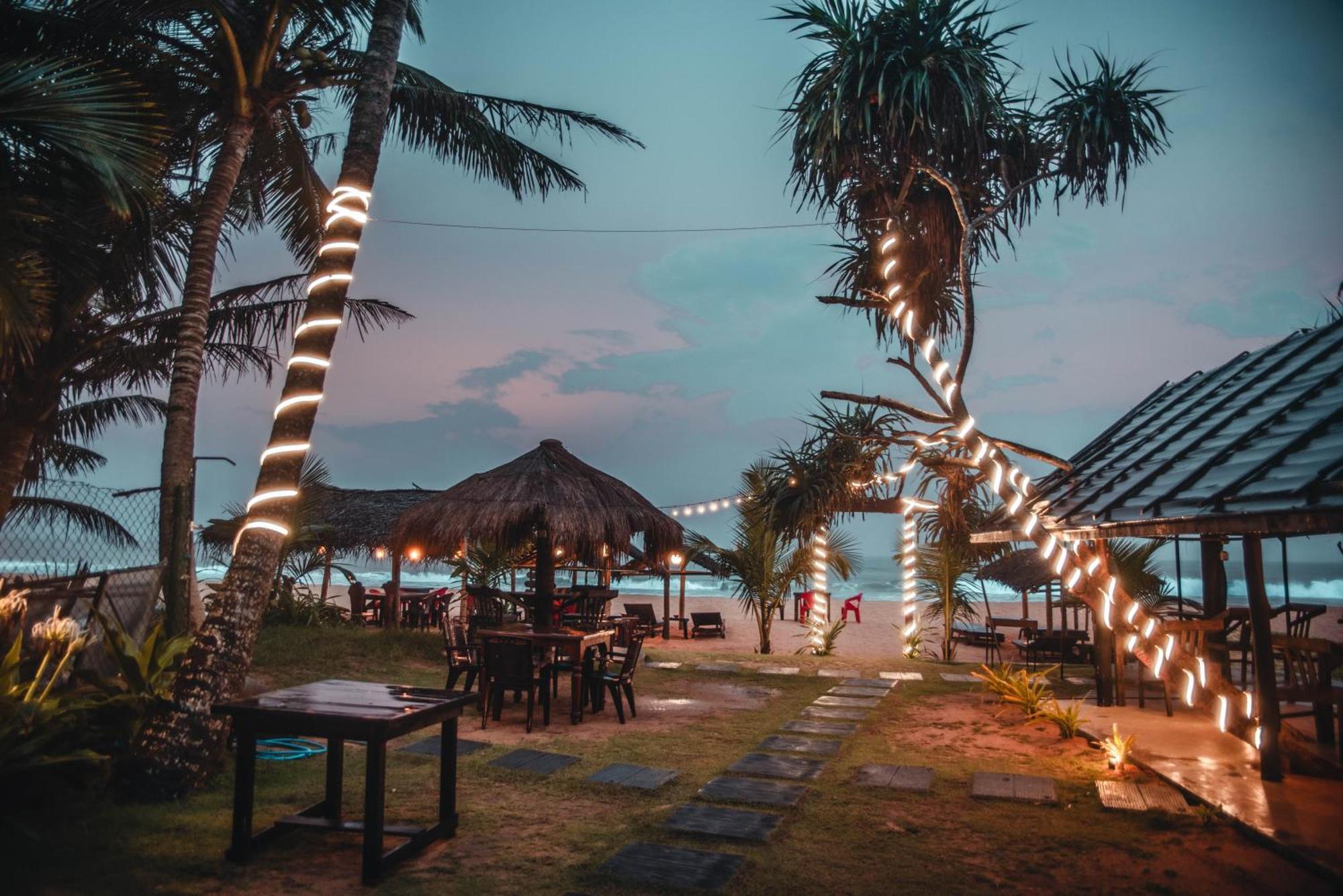 Sea Trails Bentota Hotel Exterior photo