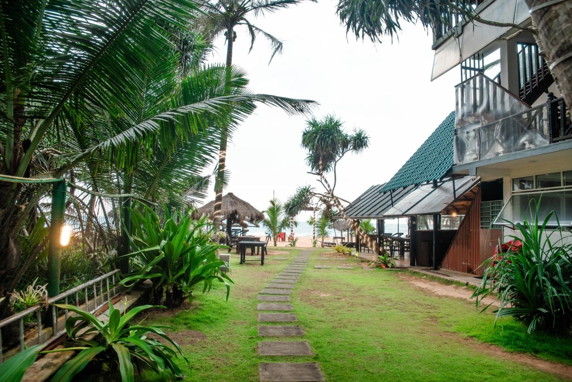 Sea Trails Bentota Hotel Exterior photo