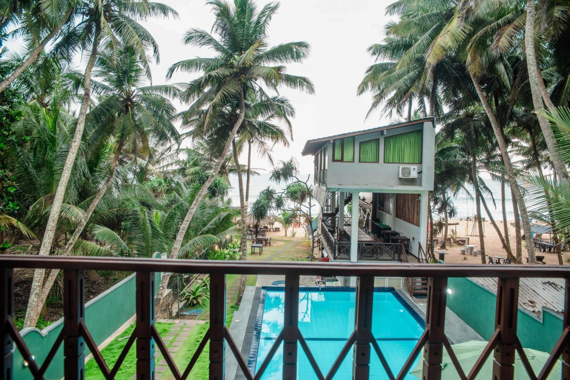 Sea Trails Bentota Hotel Exterior photo